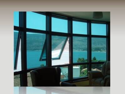 Окна и двери балкона